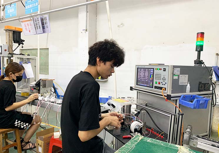 無(wú)刷電機(jī)測(cè)試臺(tái)應(yīng)用現(xiàn)場(chǎng)